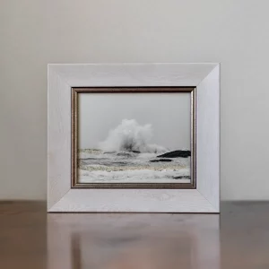 Olas del Atlántico con flores prensadas